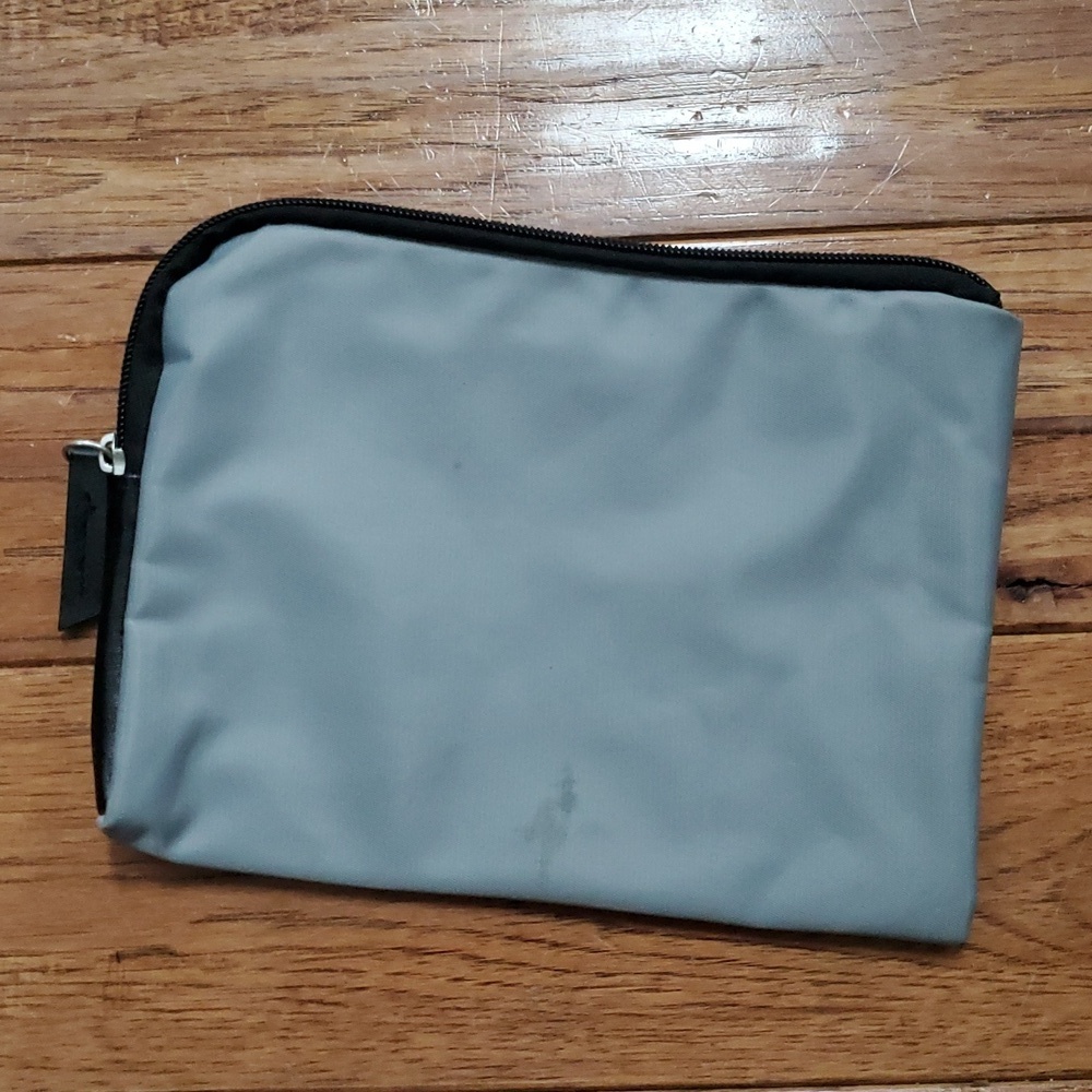 Tumi For Delta Small Travel Pouch - Picture 2 of 6